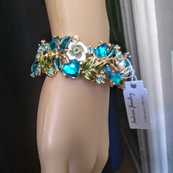 New fashion Bangles Bracelets. - Picture 3 of 6